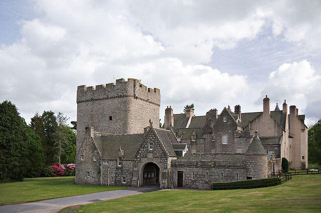 800px-Drum Castle